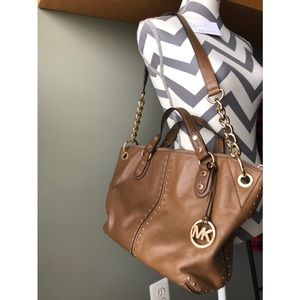 Michael Kors Uptown Astor E/W Tote in Dark Dune